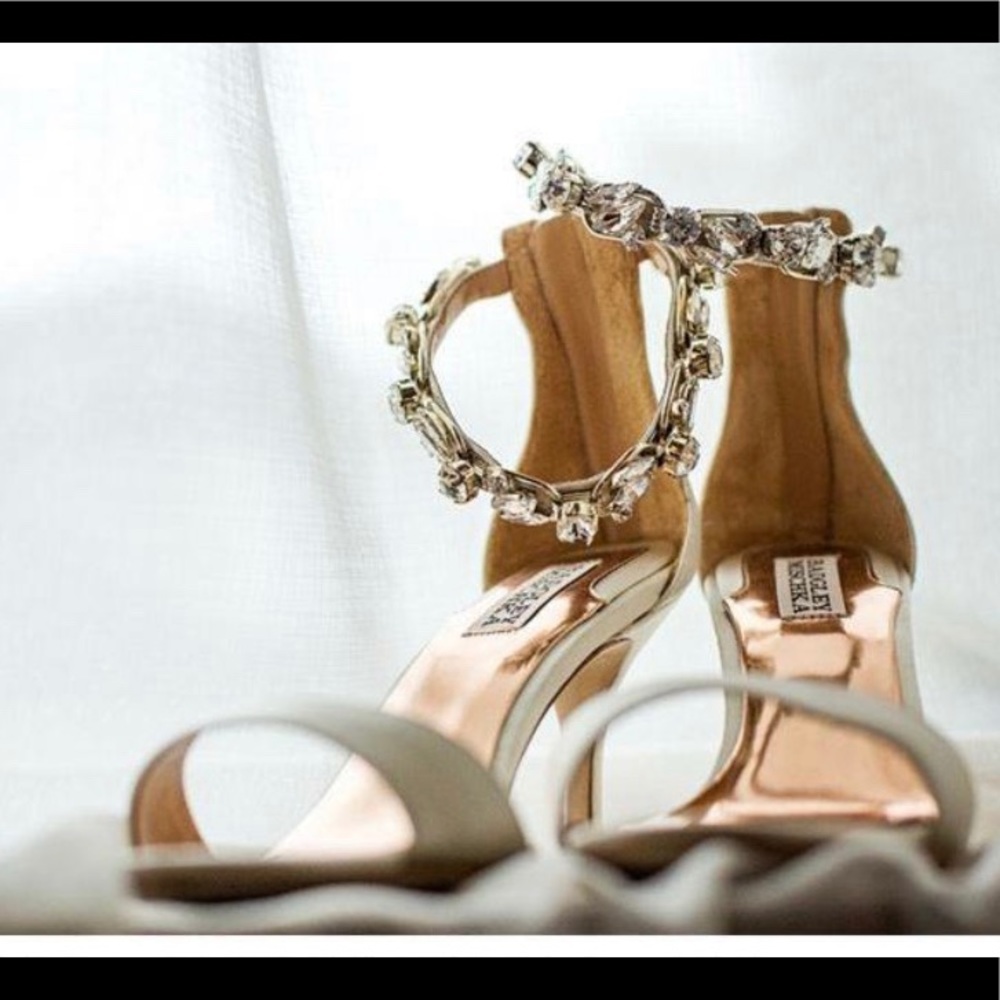 Badgley Mischka Satin Rhinestone Wedding Shoes 9